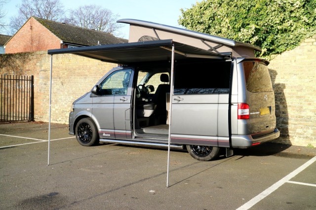 VOLKSWAGEN TRANSPORTER CAMPER TDi 102 SWB T28 AUTOHAUS (2015/12)