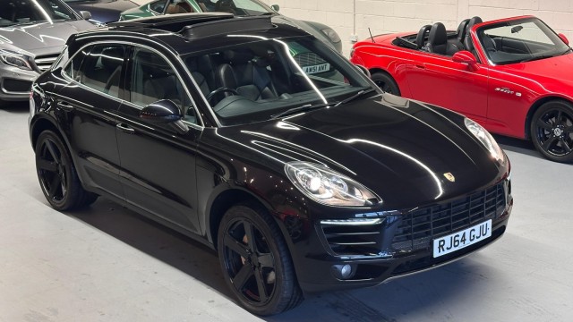 PORSCHE MACAN