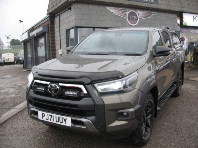 TOYOTA HILUX