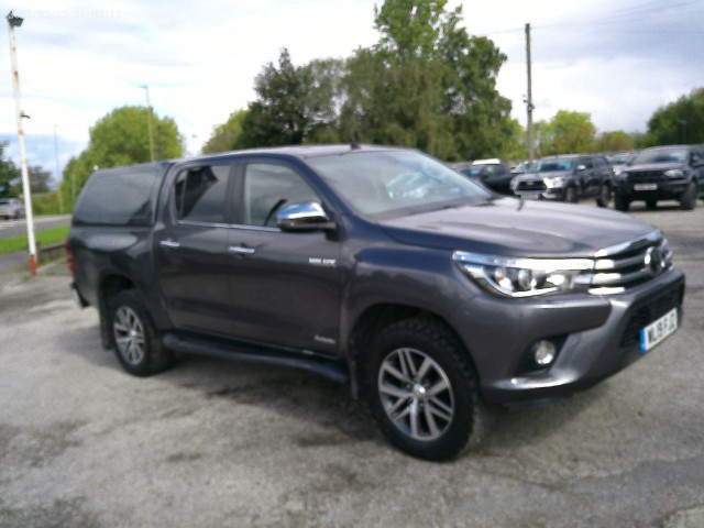 TOYOTA HILUX