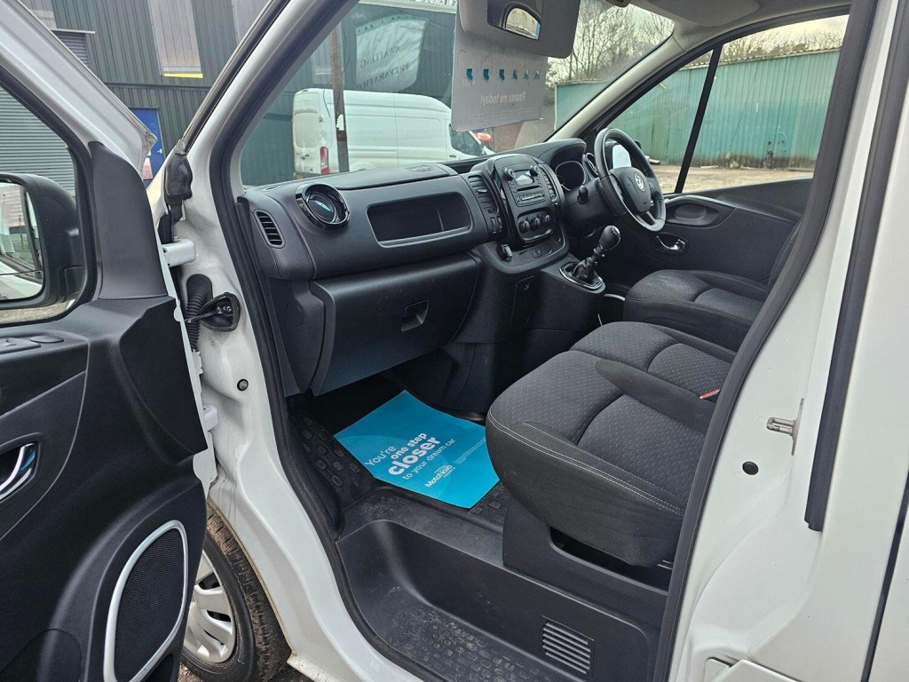 VAUXHALL VIVARO