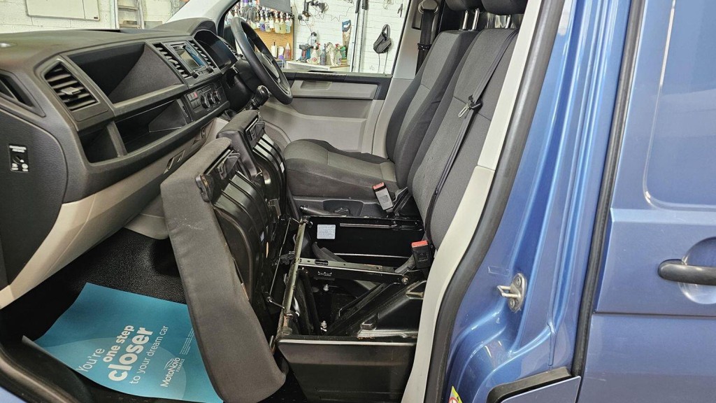 VOLKSWAGEN TRANSPORTER
