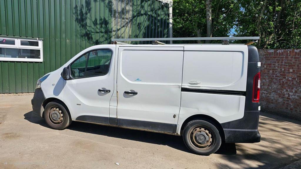 VAUXHALL VIVARO