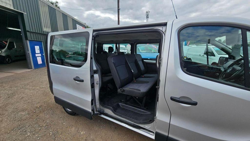 VAUXHALL VIVARO