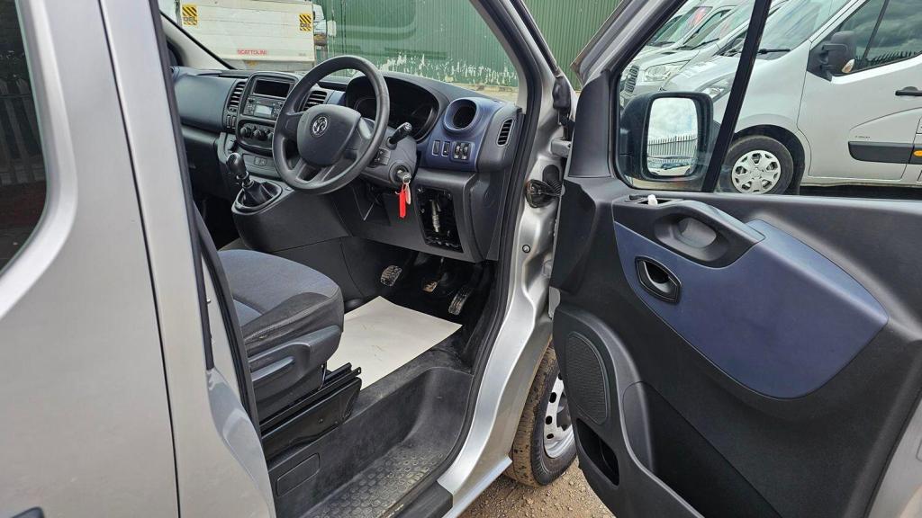 VAUXHALL VIVARO
