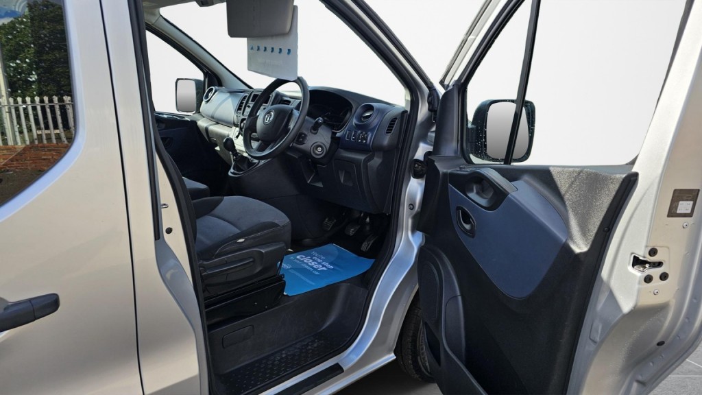 VAUXHALL VIVARO