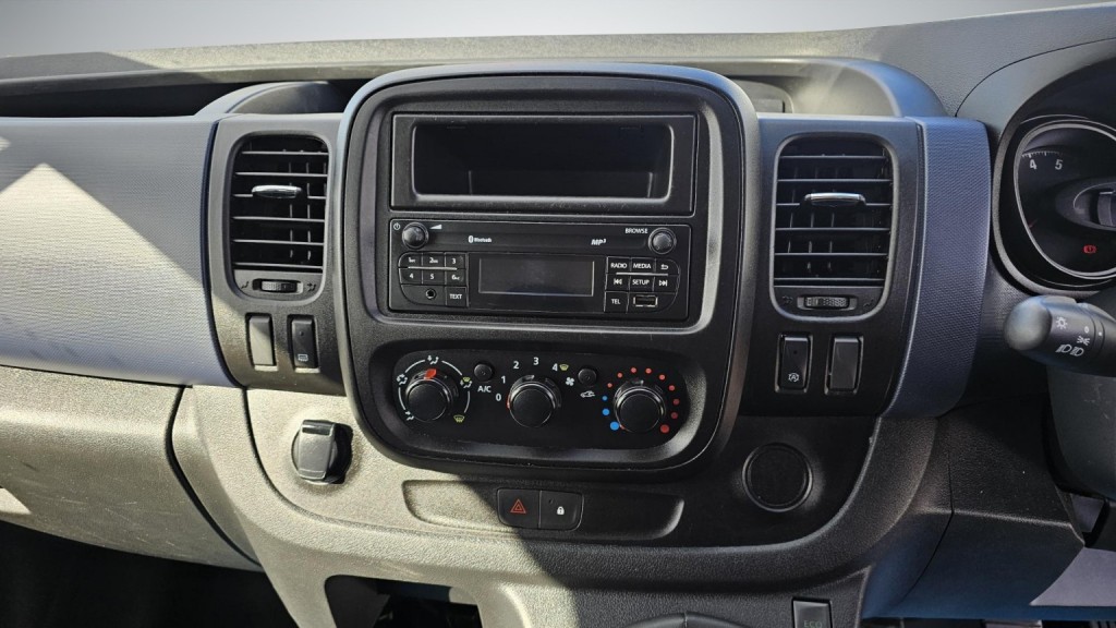 VAUXHALL VIVARO