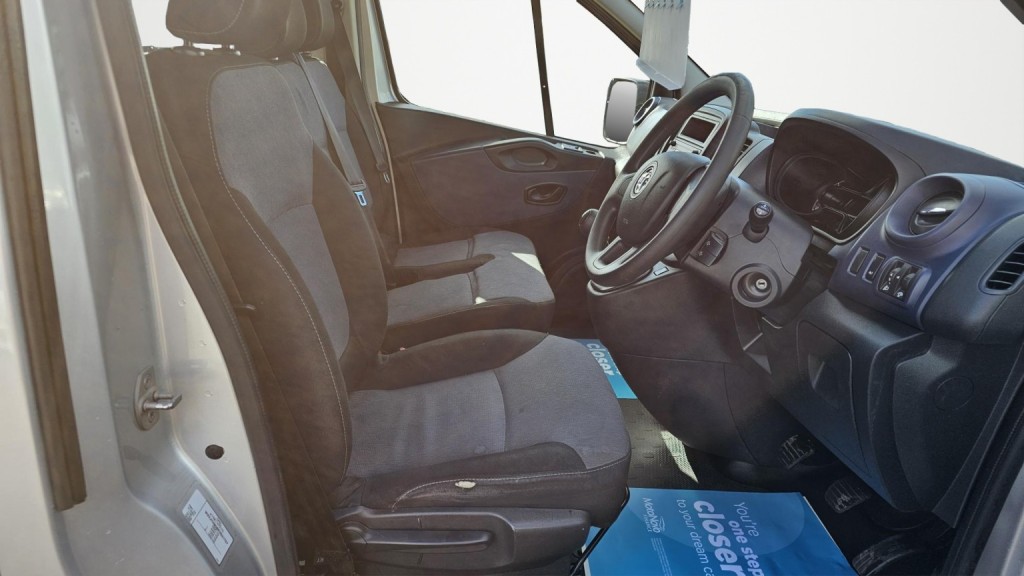 VAUXHALL VIVARO