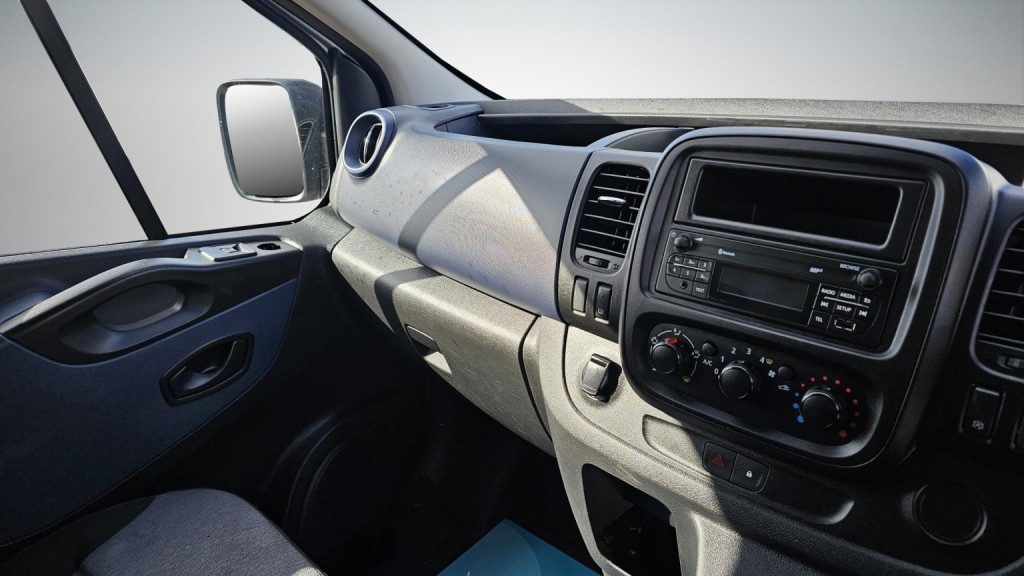 VAUXHALL VIVARO