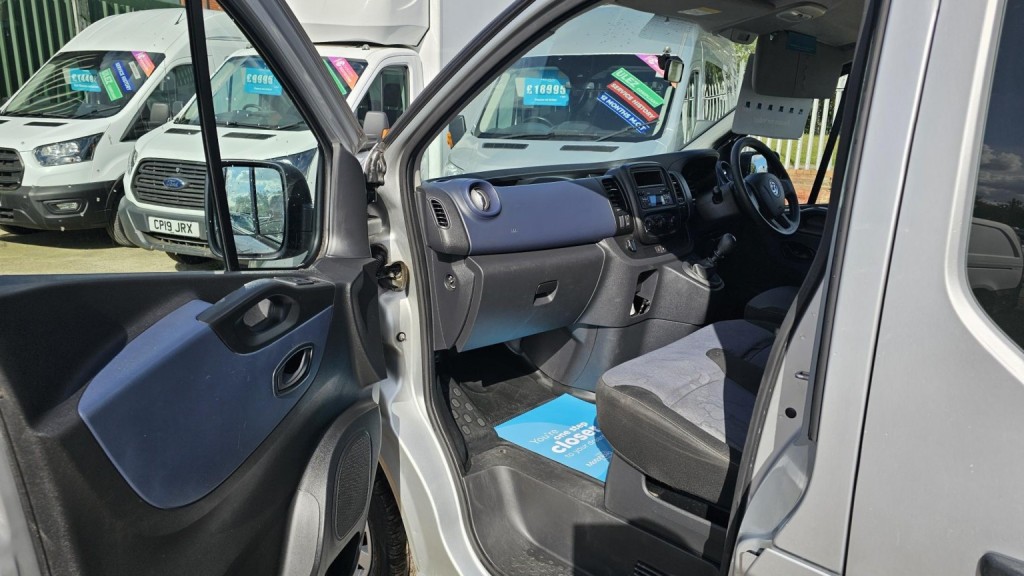 VAUXHALL VIVARO