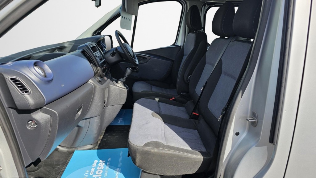 VAUXHALL VIVARO