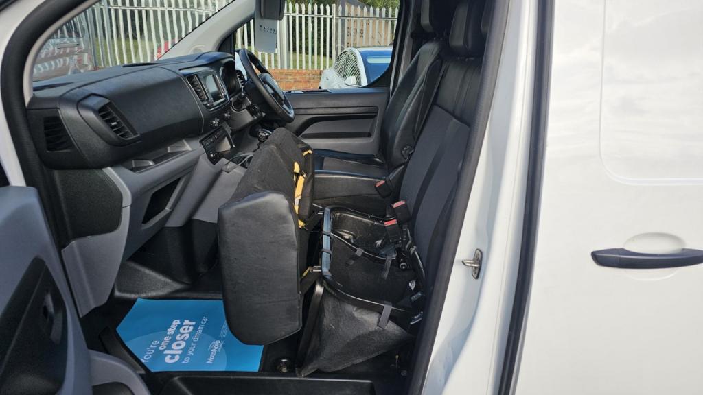 VAUXHALL VIVARO