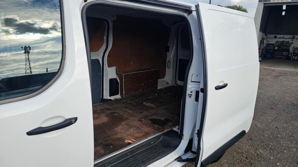 VAUXHALL VIVARO