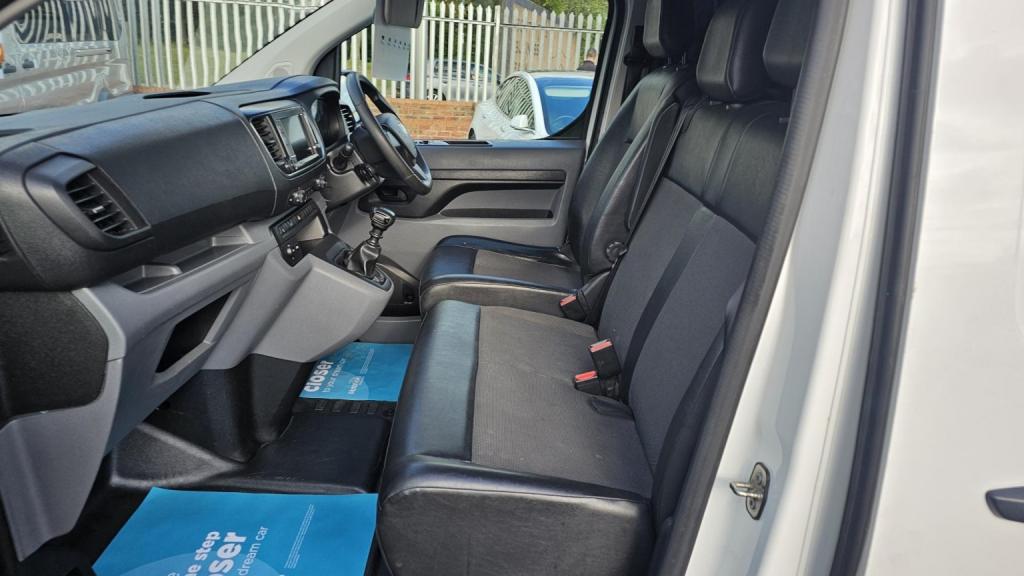 VAUXHALL VIVARO