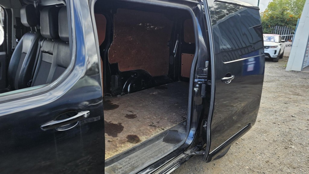 VAUXHALL VIVARO