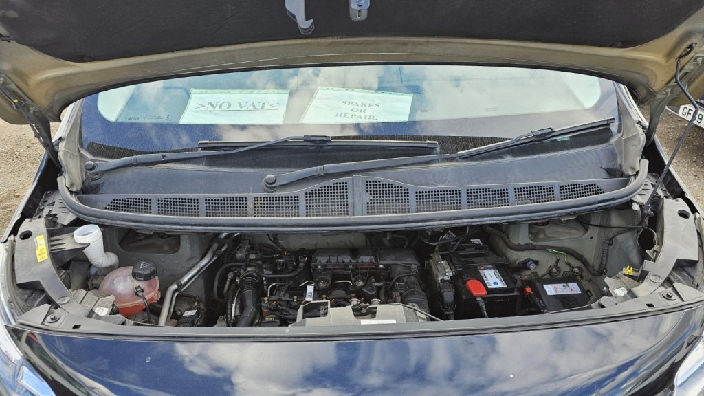 VAUXHALL VIVARO