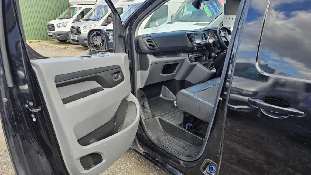 VAUXHALL VIVARO