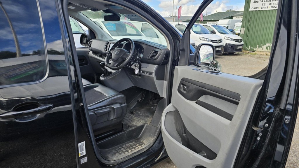 VAUXHALL VIVARO