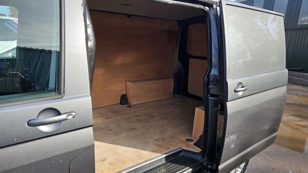 VOLKSWAGEN TRANSPORTER