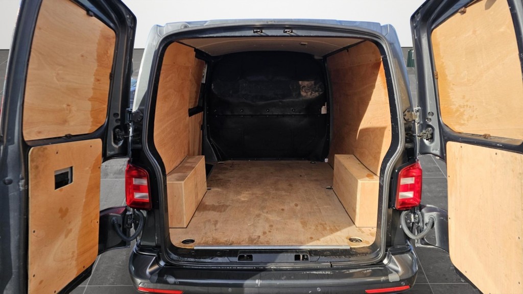 VOLKSWAGEN TRANSPORTER