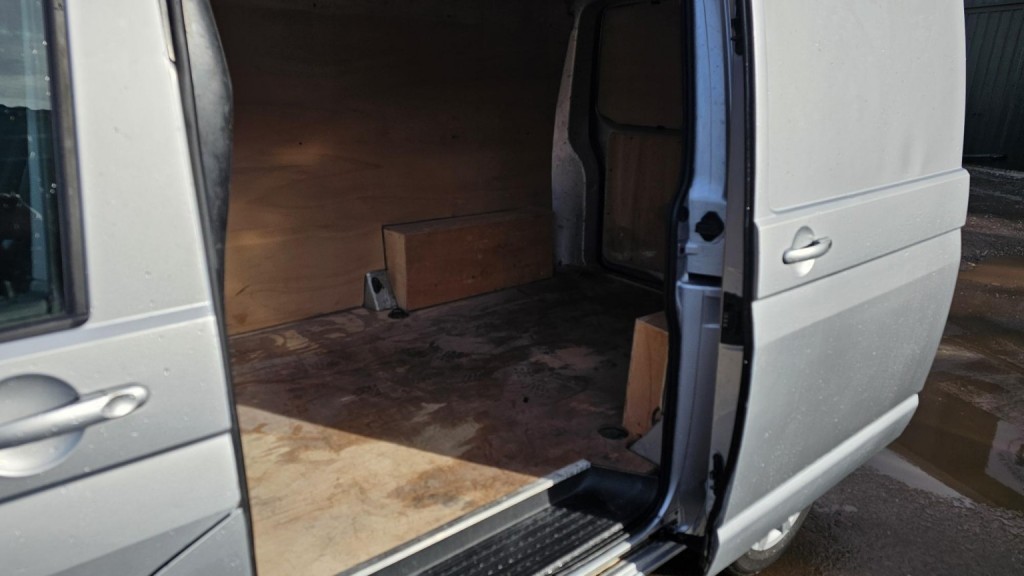 VOLKSWAGEN TRANSPORTER