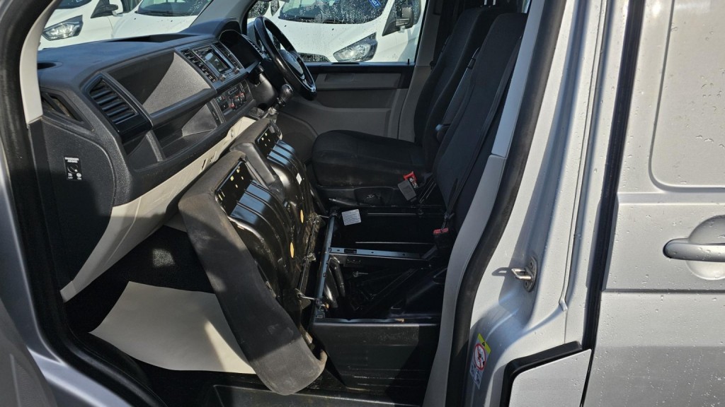 VOLKSWAGEN TRANSPORTER