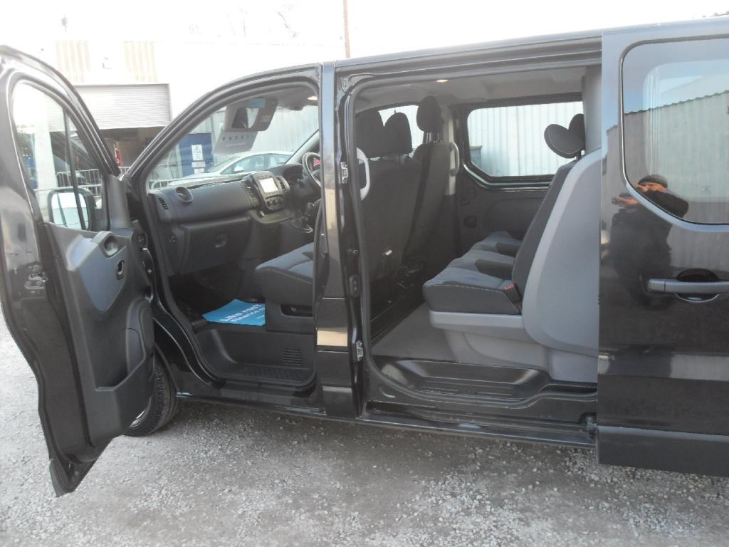 VAUXHALL VIVARO