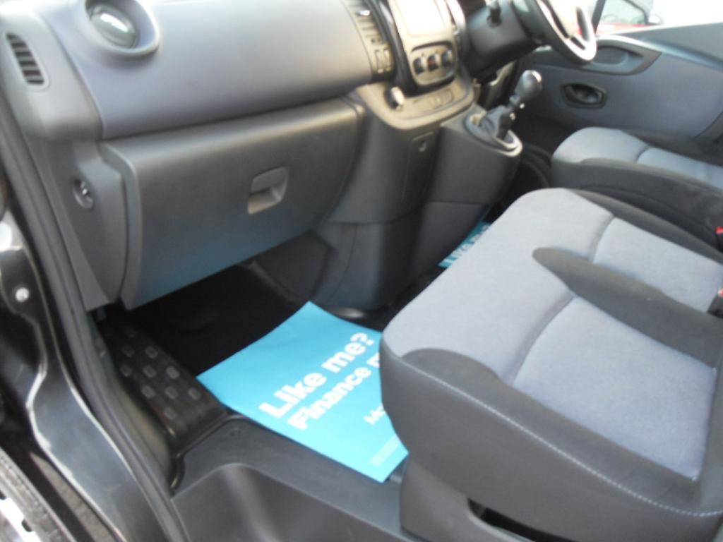 VAUXHALL VIVARO