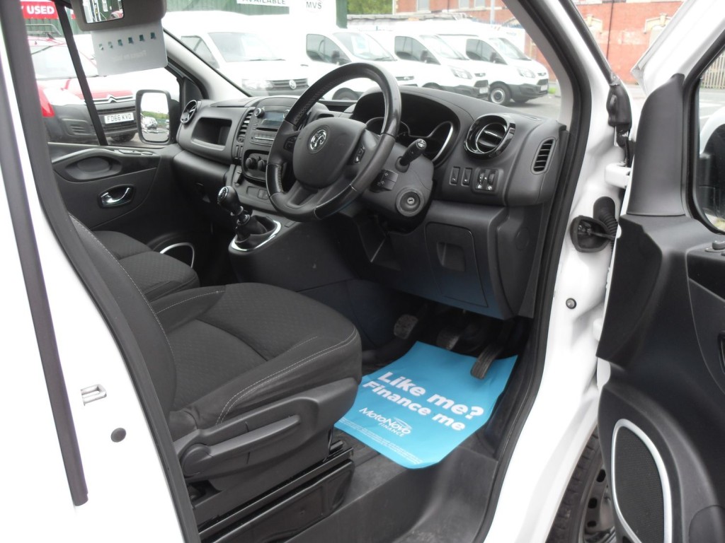 VAUXHALL VIVARO