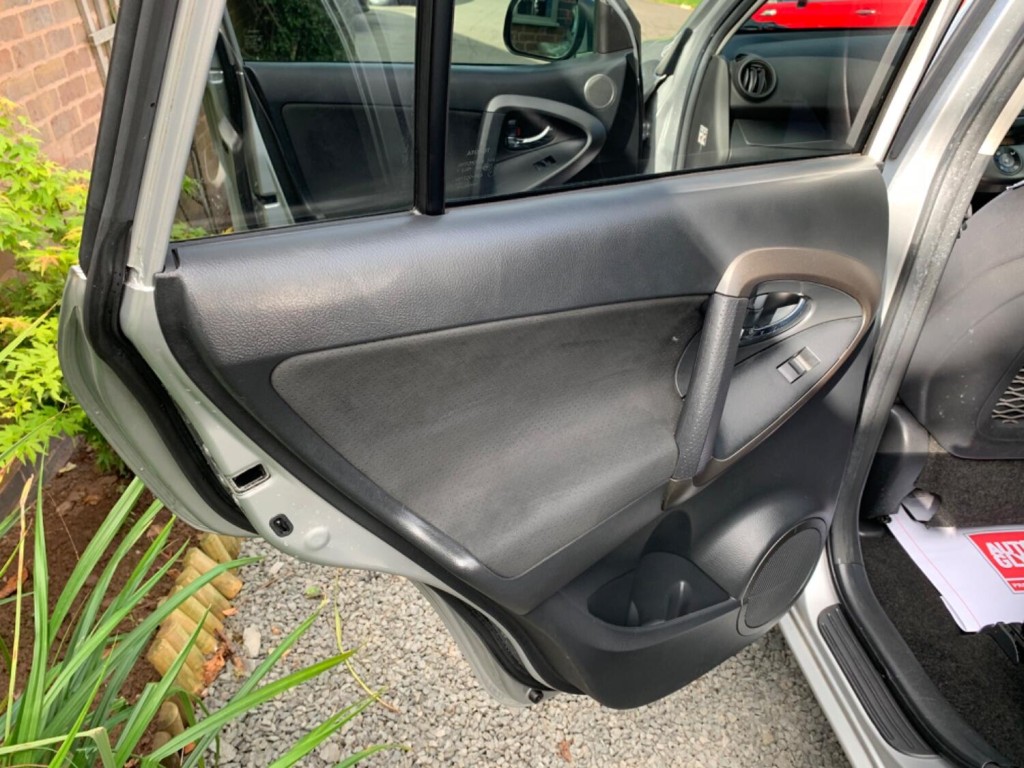 TOYOTA RAV4 2.2 D-4D XT-R 4WD Euro 5 5dr 2010