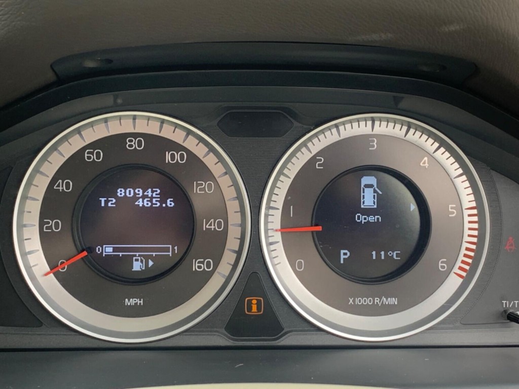 VOLVO V70 2.4 D5 SE Lux Geartronic Euro 5 5dr 2013