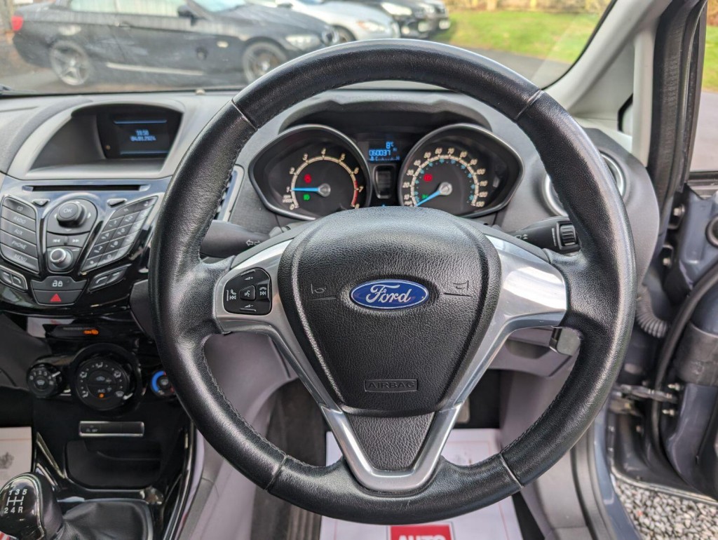 FORD FIESTA 1.0 Zetec Euro 5 (s/s) 3dr 2013