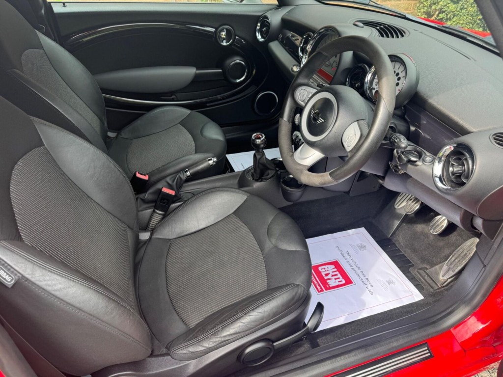 MINI HATCH 1.6 John Cooper Works Euro 5 3dr 2010