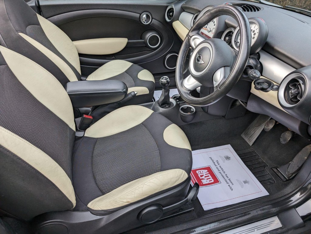 MINI CONVERTIBLE 1.6 Cooper Euro 4 2dr 2009