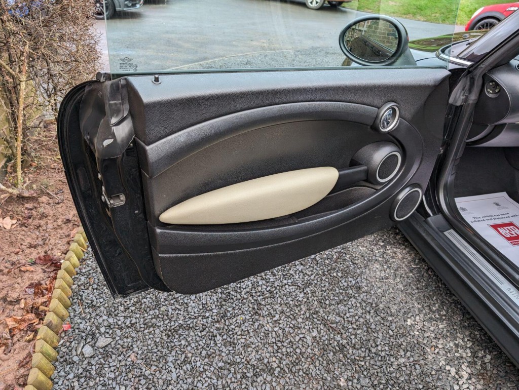 MINI CONVERTIBLE 1.6 Cooper Euro 4 2dr 2009