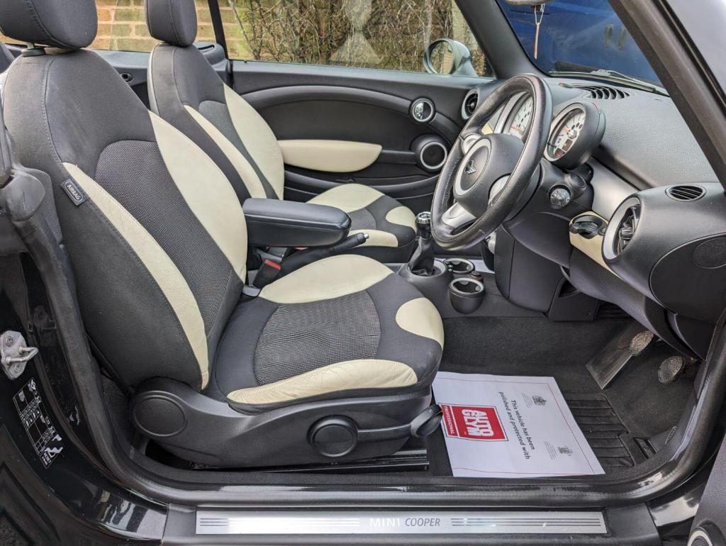 MINI CONVERTIBLE 1.6 Cooper Euro 4 2dr 2009