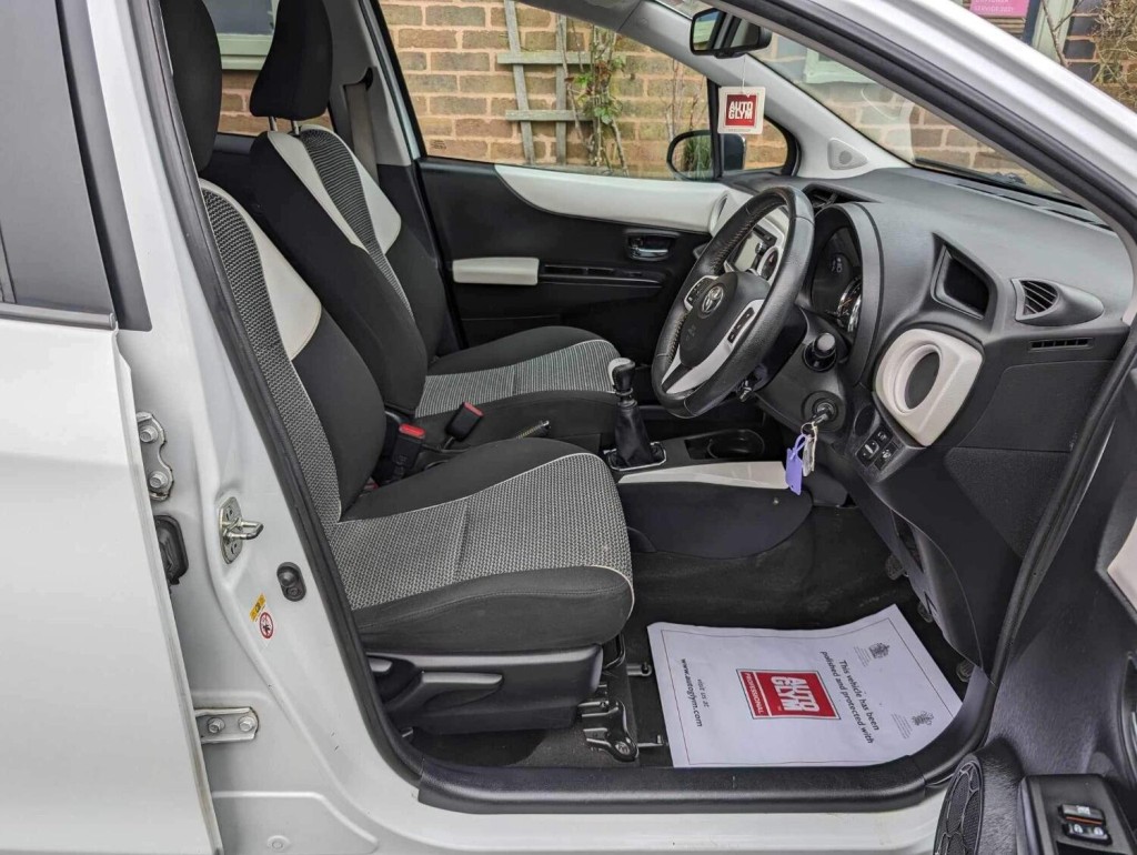 TOYOTA YARIS 1.33 Dual VVT-i Trend Euro 5 5dr 2013