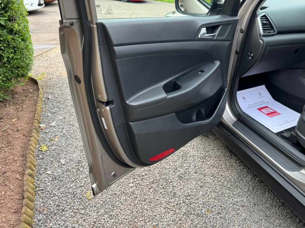 HYUNDAI TUCSON 1.6 GDi Blue Drive SE Nav Euro 6 (s/s) 5dr 2017