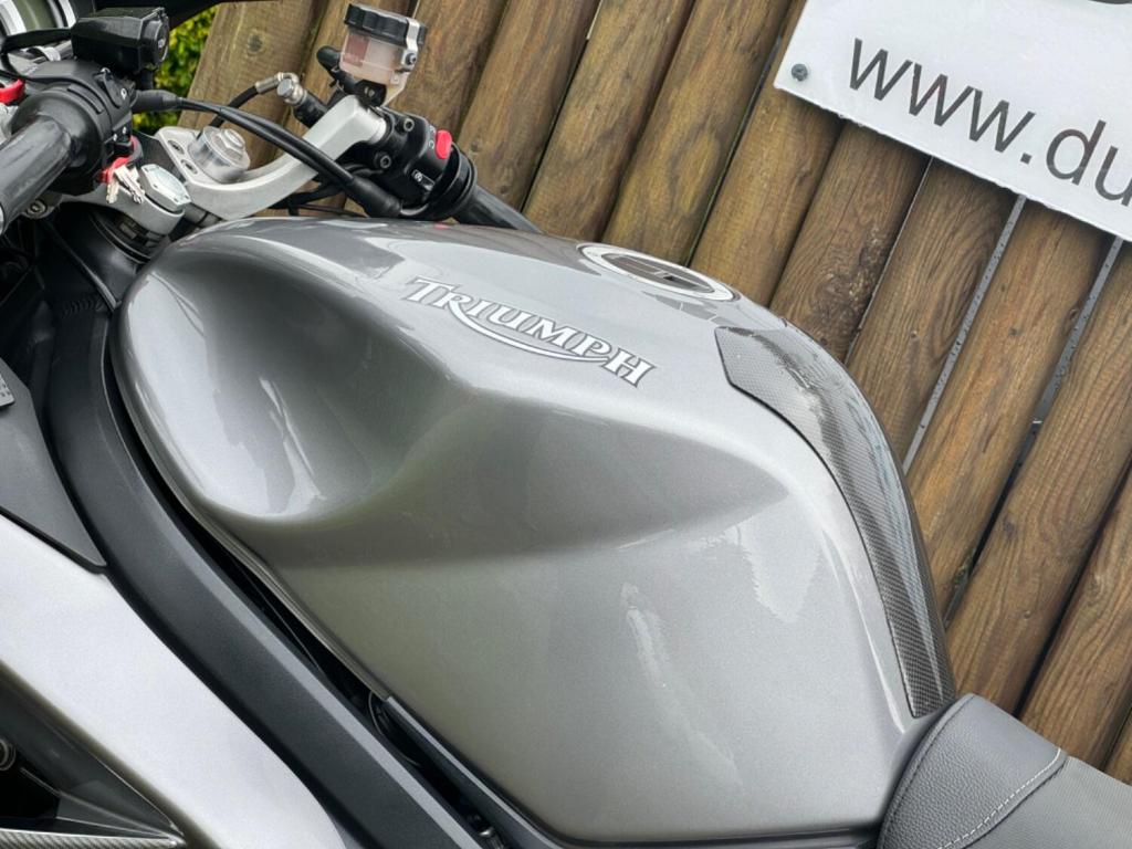 TRIUMPH SPRINT ST 1050 ST 2008