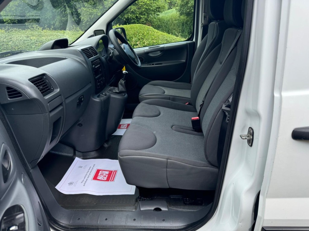 PEUGEOT EXPERT 1.6 HDi Professional L1 H1 4dr 2017