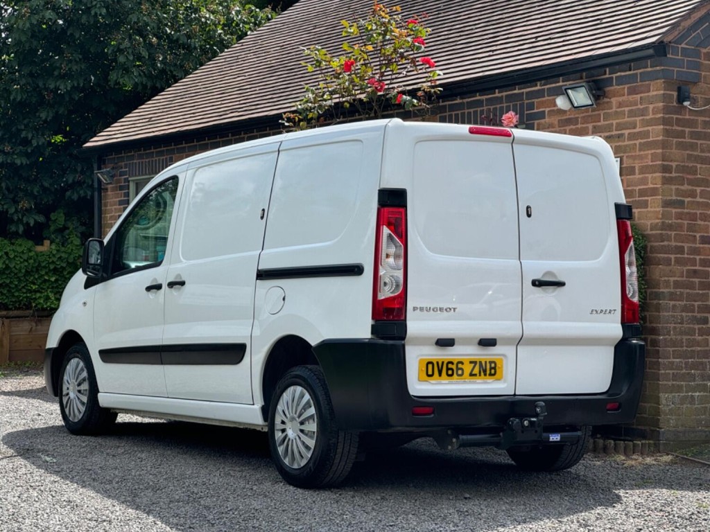 PEUGEOT EXPERT 1.6 HDi Professional L1 H1 4dr 2017
