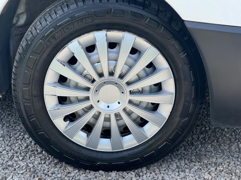 PEUGEOT EXPERT 1.6 HDi Professional L1 H1 4dr 2017