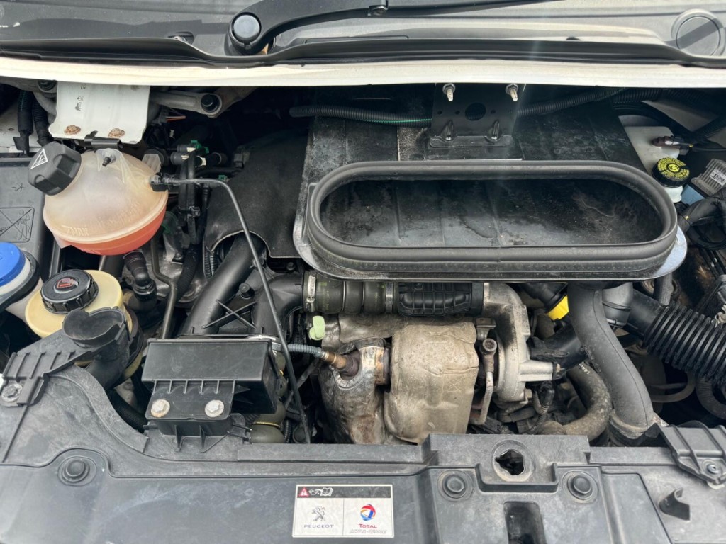 PEUGEOT EXPERT 1.6 HDi Professional L1 H1 4dr 2017