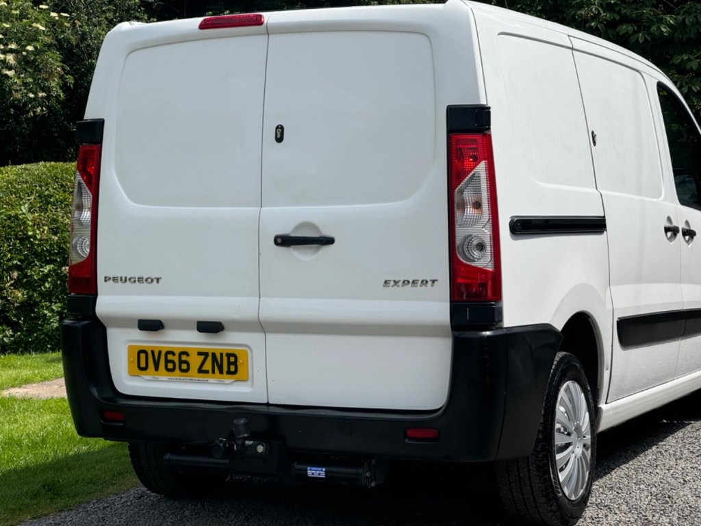 PEUGEOT EXPERT 1.6 HDi Professional L1 H1 4dr 2017