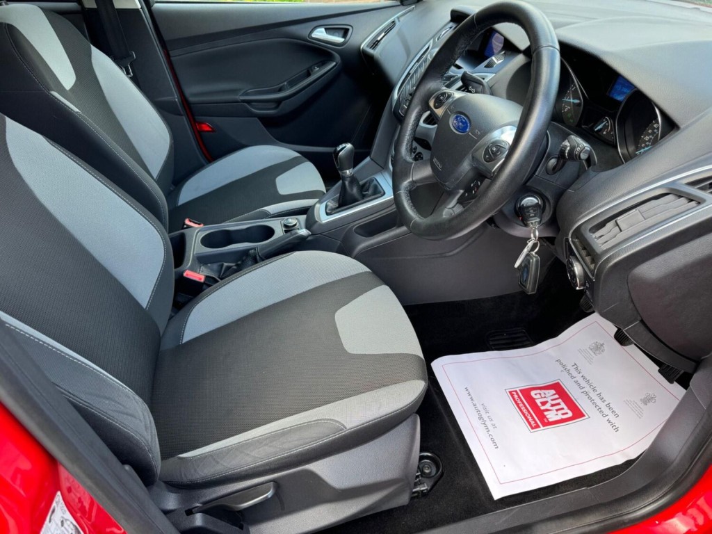 FORD FOCUS 1.6 Zetec Euro 5 5dr 2012