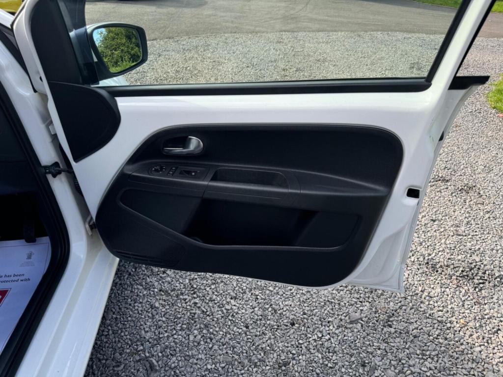 VOLKSWAGEN UP 1.0 High up! Euro 5 5dr 2012