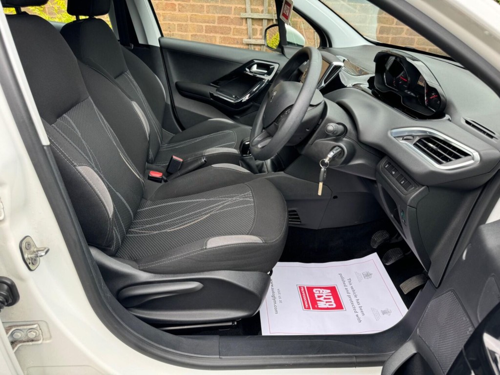 PEUGEOT 208 1.2 VTi PureTech Active Euro 6 5dr 2015