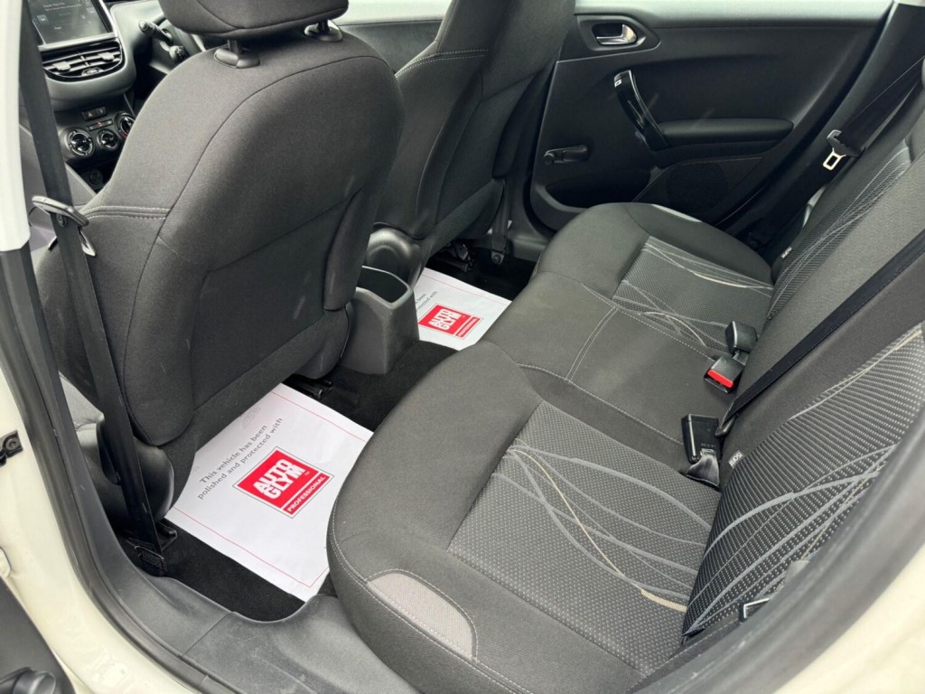 PEUGEOT 208 1.2 VTi PureTech Active Euro 6 5dr 2015