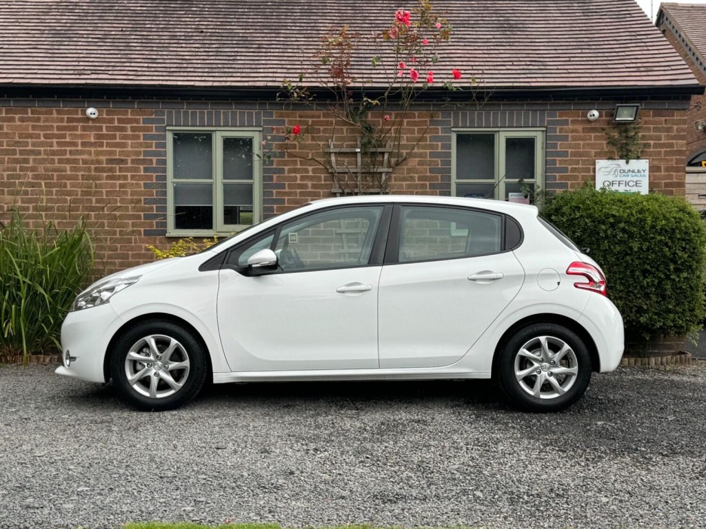 PEUGEOT 208 1.2 VTi PureTech Active Euro 6 5dr 2015