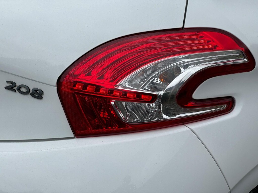 PEUGEOT 208 1.2 VTi PureTech Active Euro 6 5dr 2015